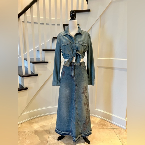 💕HOST PICK!💕90's Embroidered Denim Skirt - Picture 5 of 12